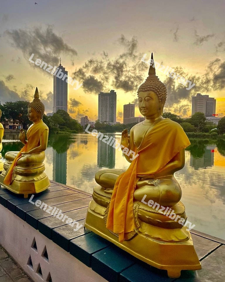 View of two golden Buddha Statues